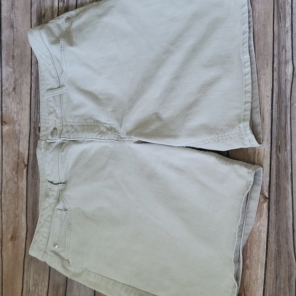 Riders by Lee mid-rise light tan Bermuda jean shorts with 8.5" inseam - Picture 2 of 9